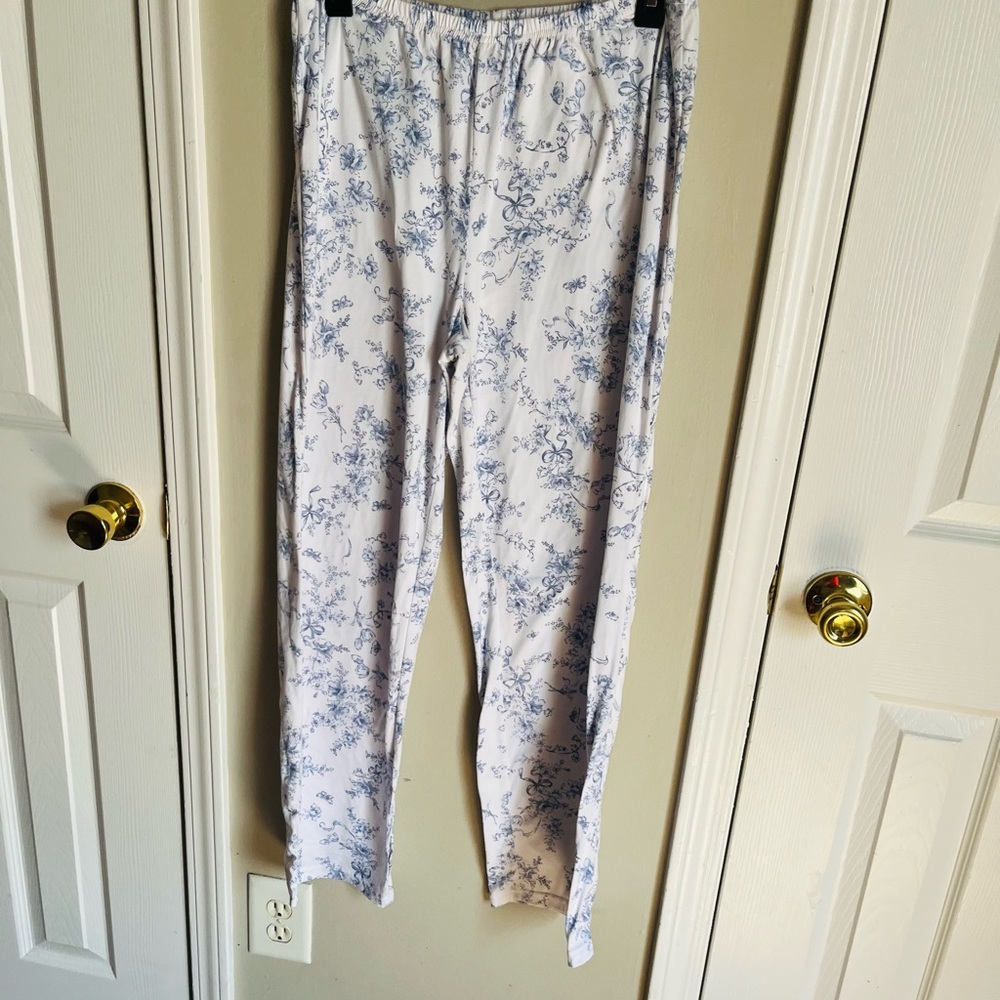 Lauren Ashely Women’s White Pajama Pants with Blue Floral Print Large